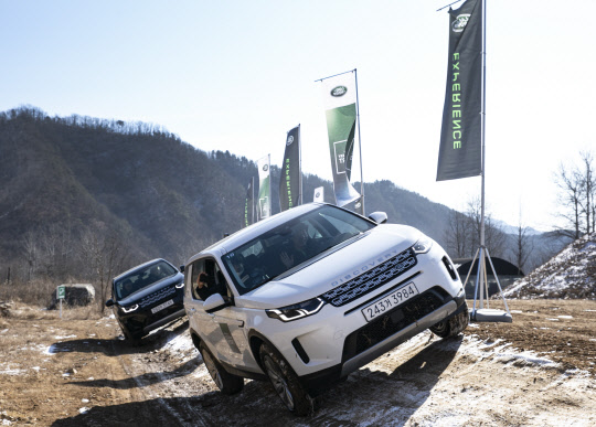 랜드로버 뉴 디스커버리 스포츠.  <재규어랜드로버코리아 제공>